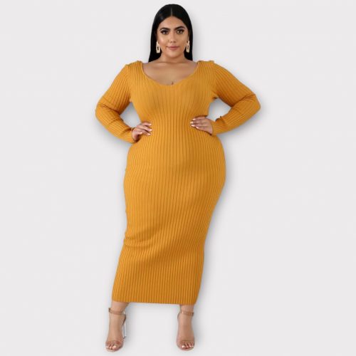 LYNN PLUS ROBE LONGUE EN TRICOT CÔTELÉ À ÉPAULES DÉNUDÉES
