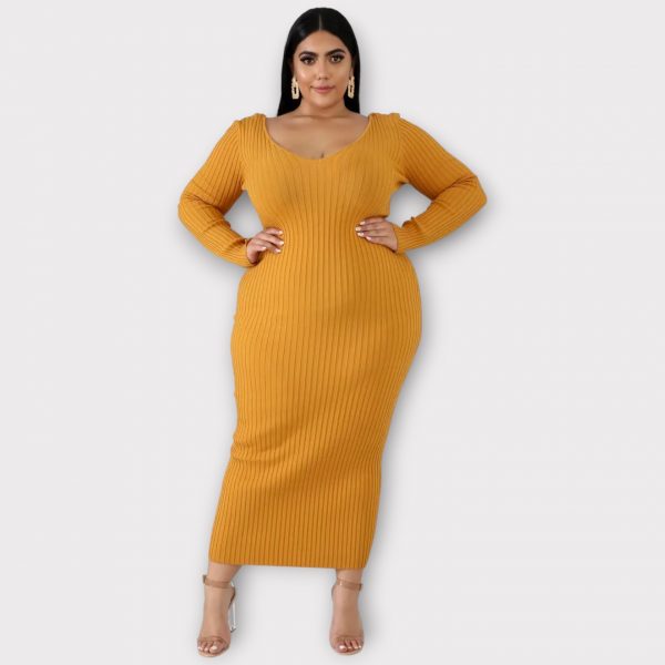 LYNN PLUS ROBE LONGUE EN TRICOT CÔTELÉ À ÉPAULES DÉNUDÉES