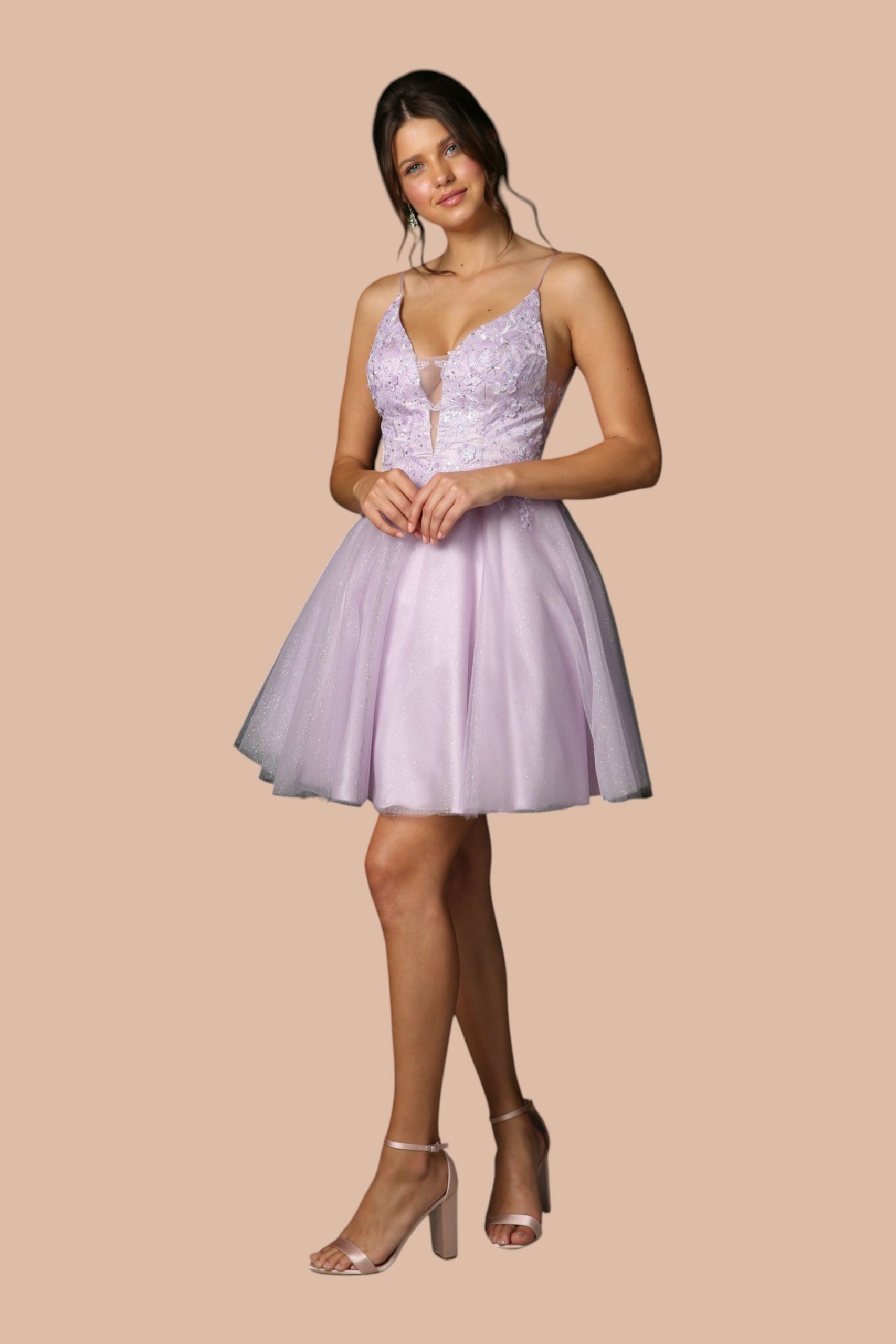 Berthe, robe lilas col en V plongeant, corsage brodé, vue détail