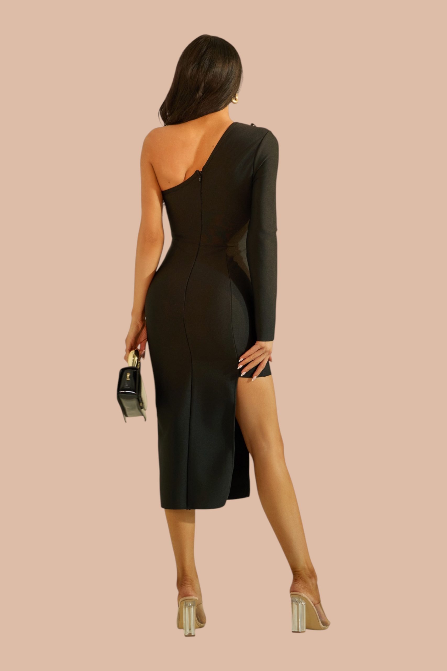 Manon, robe midi noire asymétrique une épaule, accents dorés